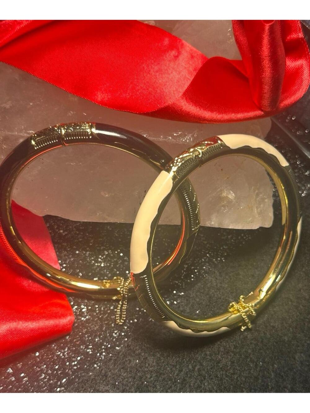 Bracelets, Set of Black and White Enameled yellow gold washed/ hinged (2)